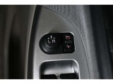狭い場所も苦になりません。電動格納ドアミラー装備。