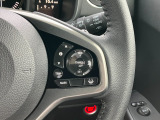 スイッチ操作で一定速度に走行を制御。加速、減速の少ない高速道路などでの運転をより快適にするクルーズコントロールを装備。