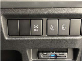 パワースライドドアの開閉スイッチです!運転席に座ったままでも操作することもできるので便利です♪