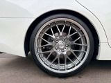 おしゃれは足元から、これを具現化したような車両です。