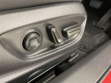 パワーシート搭載。微妙な調整が手軽にでき、ピッタリのポジションで運転することが可能です。