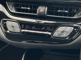 オートエアコンで車内快適♪ご希望の温度に設定すれば風向きや風量を自動で調整してくれますよ!