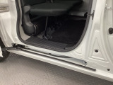 ホンダ車の低床ボディは乗りやすく、足元も広びろですよ。
