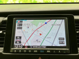 目的地までのルートをスムーズに案内してくれる機能が搭載されています。安全運転をサポートし、快適なドライブを演出します。