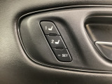 電動のポジションメモリー機能付き!スイッチを押すだけで、記憶されたシートポジションへ自動的に移動してくれるとても便利な機能です。