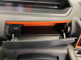 新車・中古車の販売だけでなく、メンテナンス(点検、車検、修理)、部品販売、レンタリース、JAF取扱い、損保(自動車保険) 各種保険代理店保険の加入などお車に関することに対応しております。