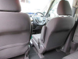 後席から車内を通って、運転席に来れます