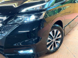 【LEDヘッドライト】悪天候や夜間走行時も良好な視界を確保し安心して運転できる高輝度LEDヘッドライトを装備!点灯速度が早く、消費電力も抑えられています。