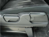 ◆シートハイトアジャスター◆運転席を上下に高さ調節ができます!運転ポジションを体格に合わせてシート調整できます。