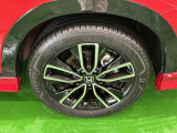 純正アルミホイールです。足元が引き立つので、車全体のイメージがアップしますよ!