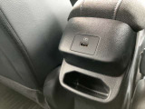 後部座席にもしっかりUSBポートがあります!