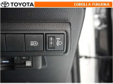 乗車人数や荷物の量などによる車の姿勢の変化に合わせて、ヘッドランプの光軸を調整することができます。