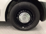 足元をおしゃれに演出するデザイン性の高いホイールキャップを装備。汚れが落としやすく、お手入れも簡単です。