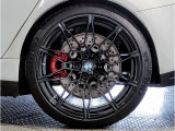 【BMWアロイホイル】軽量かつ強度に拘ったアロイホイル。走行性能ポテンシャルを引き出す設計。車の足元を引き締めてくれる大きなポイントはアロイホイルです。