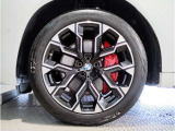 【BMWアロイホイル】軽量かつ強度に拘ったアロイホイル。走行性能ポテンシャルを引き出す設計。車の足元を引き締めてくれる大きなポイントはアロイホイルです。