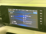 多彩なメディアに対応し、お好みの音楽を快適に楽しめます。スマートフォン連携も可能で、利便性が向上しています。