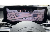 【コマンドシステム】センターのコントローラーとスイッチ類及び音声認識機能により、ナビゲーションやオーディオ&ビジュアル、車両設定等を安全に操作できます。また高精度ディスプレイを採用しています。