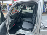 大事な人を乗せることが多い助手席です!安全運転を心がけましょう。