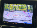 【バックカメラ】駐車時に後方がリアルタイム映像で確認できます。大型商業施設や立体駐車場での駐車時や、夜間のバック時に大活躍!運転スキルに関わらず、今や必須となった装備のひとつです!