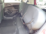 ◆チップアップ&ダイブダウン機構付【ULTR SEAT】は後席座面を左右分割で跳ね上げることができます。トランクで積載できない背の高い荷物をラクラク収納できます。ホンダ車ならではの人気装備です。
