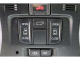 両側電動スライドドアはドアの直接操作以外にも運転席からのスイッチ操作やリモコン操作でも開閉が可能!狭い駐車場などでもドアの開閉が楽々・安心ですね!