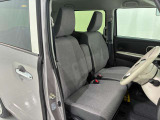 運転席と助手席です。クリーニング専門のスタッフにより隅々まできれいに仕上げております。乗り出しから気持ちよくお使いいただけます。