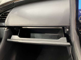 こちらはグローブボックスになります。車検証等収納できます!