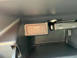 ◆HDMI端子◆グローブボックス内にHDMI端子を設置。HDMI出力が可能なブルーレイ/DVDプレーヤー等を利用できます。