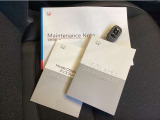 取説、ナビ取説、メンテナンスノート完備です!大事に乗られてきた車だと一目でわかりますね!スマートキーは2つ☆