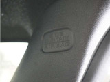 【サイドカーテンエアバッグ】サイドカーテンエアバッグで頭部を保護します。