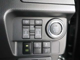 両側電動スライドドアのスイッチです。室内からでも開け閉め可能!これ本当に便利です!衝突被害軽減装置など安全装備も充実!