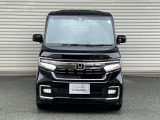 LEDヘッドライトは、本当に明るくて安全です。暗い夜道からお客様を守ってくれます。運転しやすいですし、自慢にもなるかも?黄色いハロゲンライトと見比べてください。