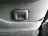 後部座席用USB充電ポートも付いています。