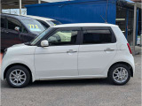 室内やハンドル周りは常に触る部分ですので、現車を見てしっかりとチェックしたいですね。
