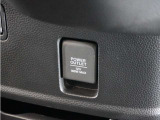 ◆アクセサリーソケット◆ドラレコの電源やスマートフォンの充電等に使用できる便利な電源ソケット!使いやすい場所に装備されています。