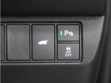 従来のハンズフリーアクセスパワーテールゲート※に、新たに「予約クローズ」機能を採用。クルマから離れるとテールゲートが自動で閉まります。