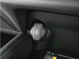 ◆12V電源ソケット◆スマートフォンの充電等にも便利な電源ソケット!使いやすい場所に装備されています。