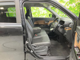 丁寧に扱われてきたことがうかがえる、清潔感のあるドアトリム。快適な空間で、運転を楽しめます。