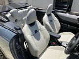 フロント電動シートは運転席メモリー機能付きです。