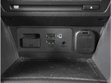 【USB接続】USB接続も可能です。スマートフォンと連動して音楽も再生可能です。