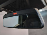 ☆BMWのルームミラーには自動防眩機能が備わっております。後続車のヘッドライトの明るさで幻惑されるのを防止☆