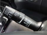 【バリアブル間欠ワイパースイッチ】車速に応じてワイパーの間隔を自動的に調整する機能。雨の量や車速に応じてワイパーの間隔を最適化し、視界を確保することができます。