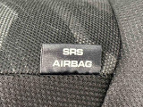 車両側方からの衝撃を緩和するSRSサイドエアバッグ(運転席/助手席)に加えて,SRSカーテンシールドエアバックも標準装備