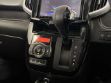操作が簡単なシフトレバーですのでストレスなく運転が出来ますよ!