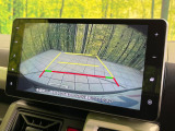 【バックカメラ】駐車時に後方がリアルタイム映像で確認できます。大型商業施設や立体駐車場での駐車時や、夜間のバック時に大活躍!運転スキルに関わらず、今や必須となった装備のひとつです!