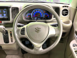 インテリアに合わせたデザインのステアリングは、運転される方のことも考え、運転しやすい形状、大きさです。是非一度、実際に触ってお確かめください。