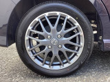 自社整備工場で点検整備をおこなってからお渡ししています。車検が残っている場合は『12ヶ月点検整備』を、車検整備付きの場合は『車検整備』をおこないます。整備費用は車両本体価格に含まれています。
