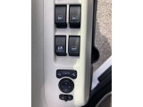 電動格納式ドアミラーになっています。運転席のスイッチでサイドミラーを開閉できます!