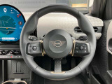 マルチファンクションステアリング装備車です。