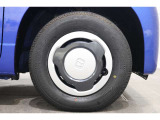 純正のホイールキャップが足元を飾ります!タイヤサイズは145/80R12です。